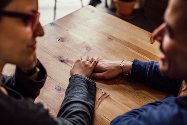 How to Avoid Scams in Sugar Dating: Red Flags and Safety Tips